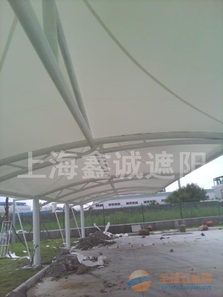 莘莊鎮(zhèn)膜結(jié)構(gòu)車(chē)棚 上海旗冉以專業(yè)設(shè)計(jì)安裝引領(lǐng)品質(zhì)生活